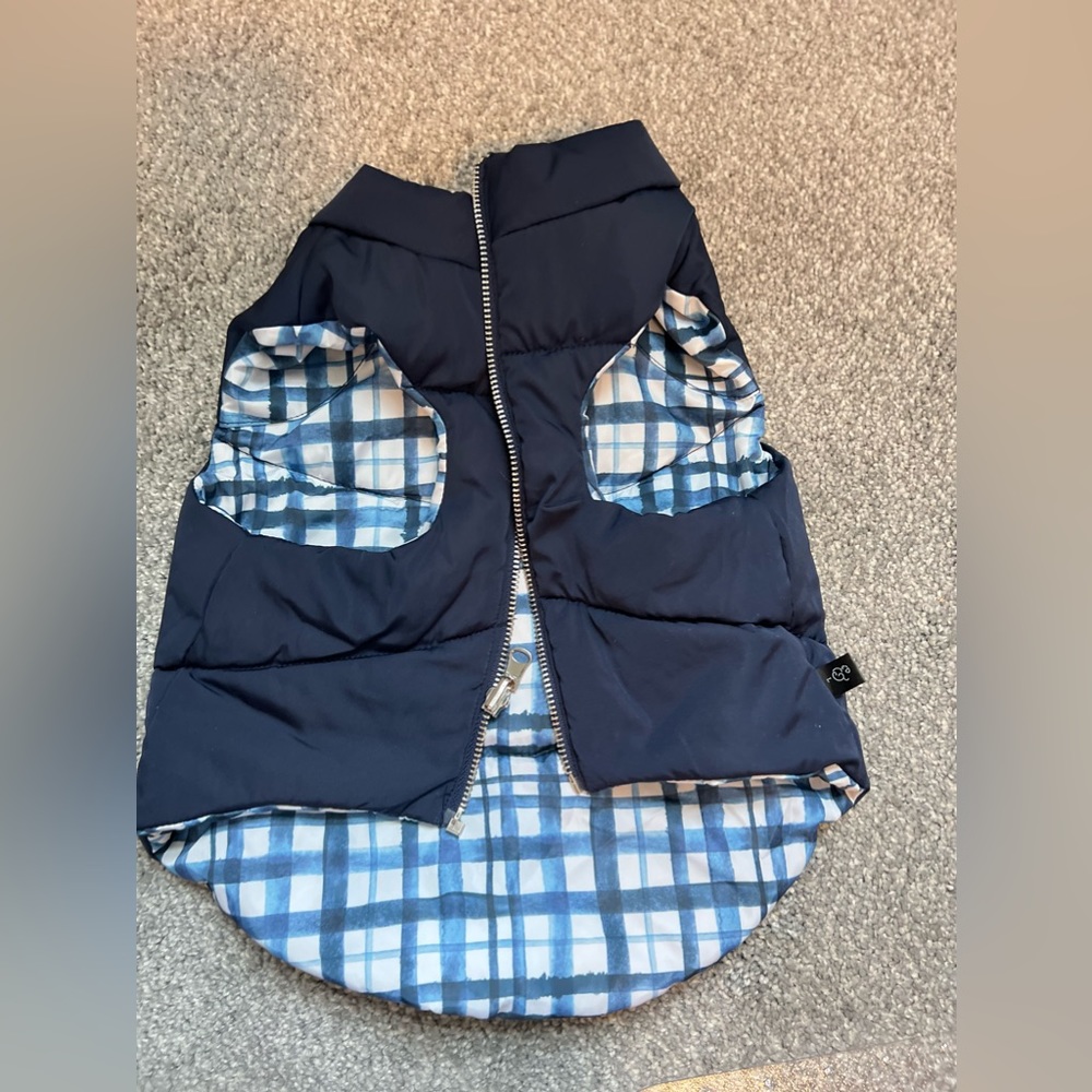 Lucy&co Reversible Puffer Vest (Large)